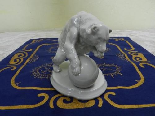 Bílá plastika / soška, medvěd - Horní Slavkov Bílá plastika / soška, medvěd - Horní Slavkov