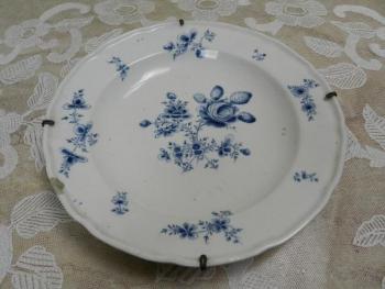 Ručně malovaný porcelánový talíř - Vídeň, 18.stol. Ručně malovaný porcelánový talíř - Vídeň, 18.stol.