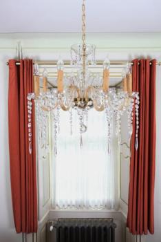 Osmiramenný křišťálový lustr s ověsy Osmiramenný křišťálový lustr s ověsy