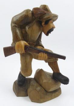 Pytlák - dřevořezba Pytlák - dřevořezba