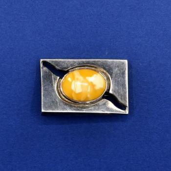 Stříbrná brož s jantarem Stříbrná brož s jantarem