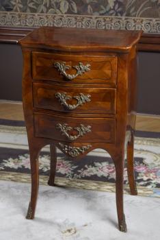 112. Malá komoda v rokokovém stylu 112. Malá komoda v rokokovém stylu