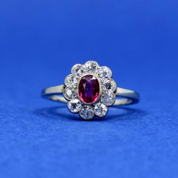 Zlatý prsten s rubínem a brilianty - SLEVA Zlatý prsten s rubínem a brilianty - SLEVA