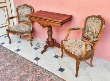 Párová rokoková křesílka s gobelínovým čalouněním Párová rokoková křesílka s gobelínovým čalouněním