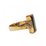 Zlatý prsten se zeleným kamenem Zlatý prsten se zeleným kamenem