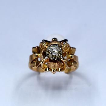 Zlatý prsten s briliantem Zlatý prsten s briliantem