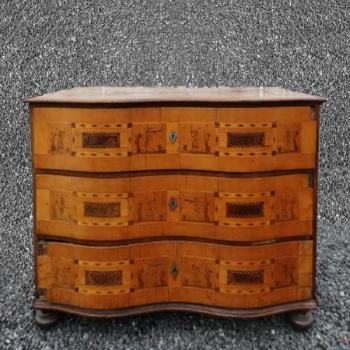 Barokní komoda  Barokní komoda