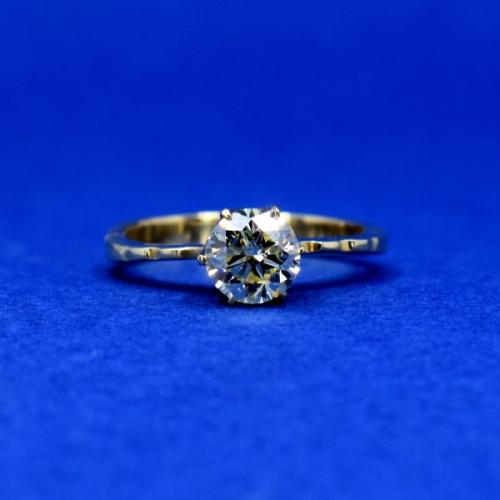 Bílozlatý prsten s briliantem Bílozlatý prsten s briliantem