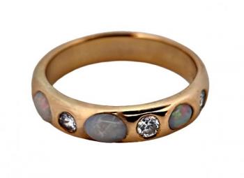 ZLATÝ PRSTEN S DRAHÝMI OPÁLY A DIAMANTY ZLATÝ PRSTEN S DRAHÝMI OPÁLY A DIAMANTY