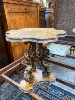 Fládrováný stolek v barokním stylu  Fládrováný stolek v barokním stylu