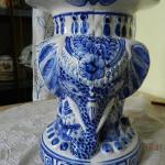 Malovaný porcelánový soklík Malovaný porcelánový soklík