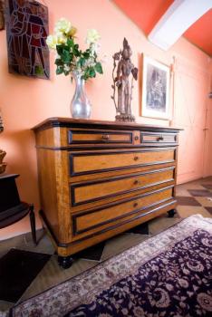 Starožitná komoda z 19. století Starožitná komoda z 19. století