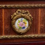 Televizní skříň s mramorovou deskou  Televizní skříň s mramorovou deskou