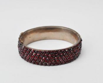 Granátový náramek Granátový náramek