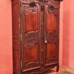 Svatební skříň z 18. století s hudebními motivy Svatební skříň z 18. století s hudebními motivy