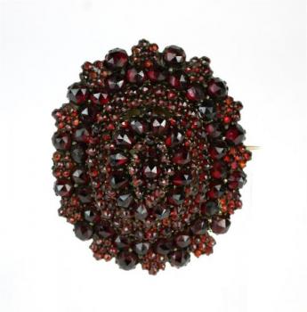 Granátová brož Granátová brož