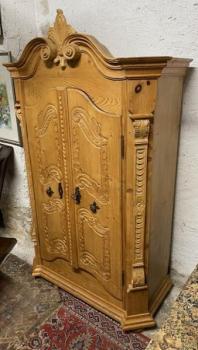 Skrín v barokním stylu  Skrín v barokním stylu