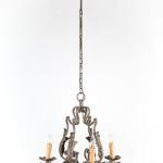 Zrestaurovaný kovový lustr Zrestaurovaný kovový lustr