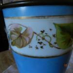 Malovaná petrolejová lampa v mosazné montáži Malovaná petrolejová lampa v mosazné montáži