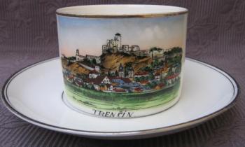 Šálek s podšálkem - Trenčín ( Slovensko ) Šálek s podšálkem - Trenčín ( Slovensko )