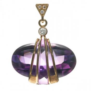 Zlatý přívěsek s přírodním ametystem a diamantem Zlatý přívěsek s přírodním ametystem a diamantem