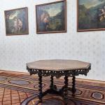 Neorenesanční jídelní stůl s orly Neorenesanční jídelní stůl s orly