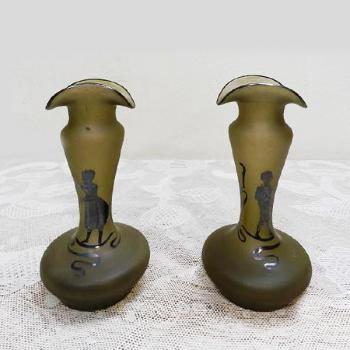 Secesní zelené párové vázy zdobené stříbrem, Čechy Secesní zelené párové vázy zdobené stříbrem, Čechy