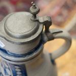 Korbel s cínovým víčkem Korbel s cínovým víčkem