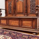 Neorenesanční vyřezávaná lavice s úložným prostore Neorenesanční vyřezávaná lavice s úložným prostore