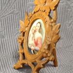 Sakrální malba na porcelánu v řezaném rámu Sakrální malba na porcelánu v řezaném rámu