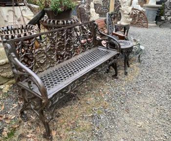 Litinová lavička střední v novogotickém stylu  Litinová lavička střední v novogotickém stylu