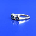 Zlatý prsten se safíry a brilianty, Au 700/1000/2,95 g Zlatý prsten se safíry a brilianty, Au 700/1000/2,95 g