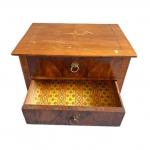 Originální biedermeierovský noční stolek Originální biedermeierovský noční stolek