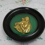 Dřevěný zlacený reliéf Madony s Ježíškem Dřevěný zlacený reliéf Madony s Ježíškem