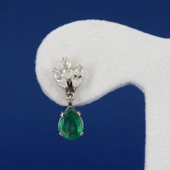 Bílozlaté náušnice se smaragdy a diamanty Bílozlaté náušnice se smaragdy a diamanty