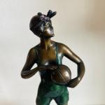 Dívka s míčem – Bruno Zach Dívka s míčem – Bruno Zach