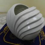 Art Deco bílá keramická váza Art Deco bílá keramická váza