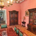 Svatební skříň z 18. století s hudebními motivy Svatební skříň z 18. století s hudebními motivy