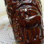 Plastická keramická hnědá váza s motivy zvířat Plastická keramická hnědá váza s motivy zvířat