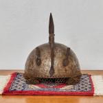 Perská bojová helma s gravírováním Perská bojová helma s gravírováním