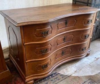 Barokní komoda  Barokní komoda