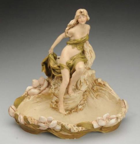 Royal Dux, Dívka s lasturou, secesní porcelán Royal Dux, Dívka s lasturou, secesní porcelán