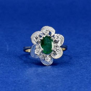 Bílozlatý prsten se smaragdem a brilianty Bílozlatý prsten se smaragdem a brilianty