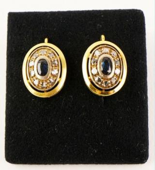Zlaté náušnice s modrými safíry a diamanty Zlaté náušnice s modrými safíry a diamanty