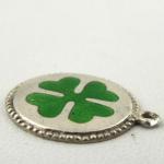 Stříbrný medailon se čtyřlístkem Stříbrný medailon se čtyřlístkem