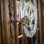 Neorenesanční skříň s vitráží Neorenesanční skříň s vitráží