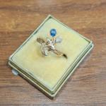 Zlatý secesní prsten s diamantem a safírem Zlatý secesní prsten s diamantem a safírem