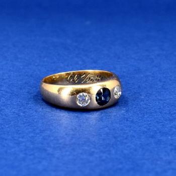 Zlatý prsten se safírem a brilianty Zlatý prsten se safírem a brilianty