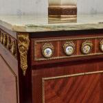 Televizní skříň s mramorovou deskou  Televizní skříň s mramorovou deskou