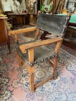 Novorenesanční křeslo s područkami  Novorenesanční křeslo s područkami